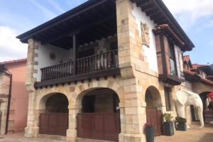 Casa Elefantes Blanco Cabárceno
