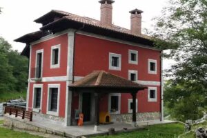 CASA ESCUELA DE TORÍN