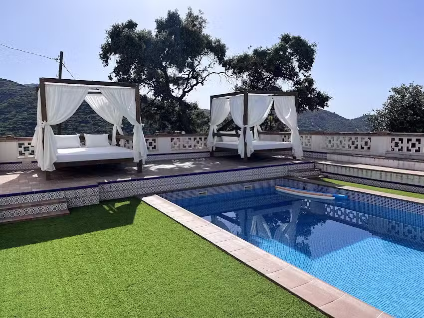 Casa La Loma Almuñécar, casa de madera con vistas al mar y montaña.