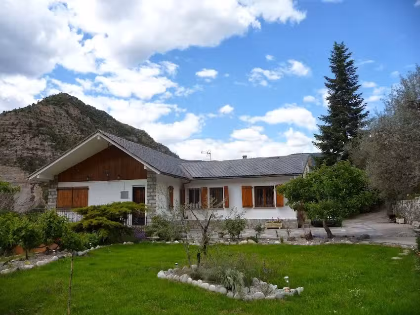 Casa rural El Chalé de Sopena