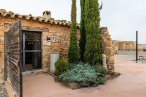 Casa rural en Fraga con jardín y chimenea- Belvilla by Oyo