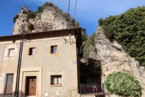 Casa Rural “La Casa de la Roca”.