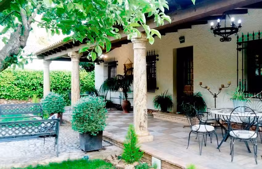 Casa Rural “La Noguera”.