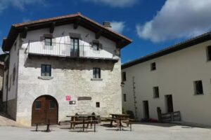 Casa rural Loperena- Apartamentos en Goldaraz