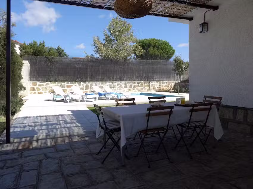 Casa Rural Mirando a la Peña «Grupo Mirando a Gredos»