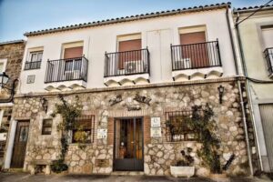 Casa Rural y apartamentos la cañada( tienda y venta de PAN de Pilar)