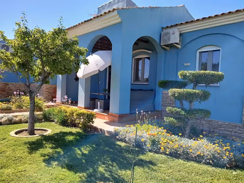 Chalet Azul ( Suites c/ Banho Privativo e Pequeno Almoço Buffet) / Casa Golf Azul(Apartamento Completo)