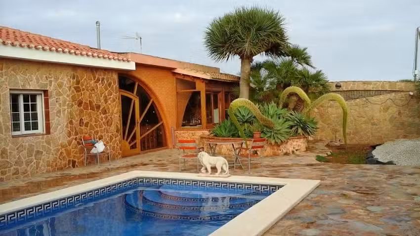 CLUB LA DAMA DEL BASTON (Apartamentos)