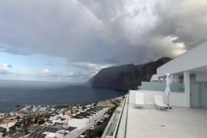 Crystal I Luxury Apartments by EnjoyaHome