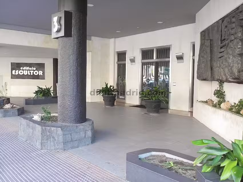 DFLAT Escultor Madrid