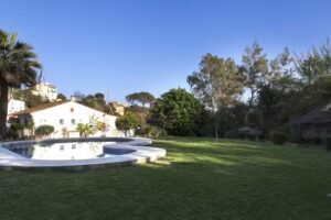 Duplex con piscina La Hidalga – Holiday Homes Malaga