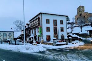 EL HENAR – Apartamentos y Posada