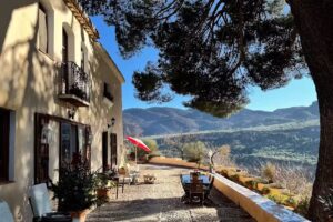 El PINO RETREAT – Superior Country Home with Hotel Services in Granada
