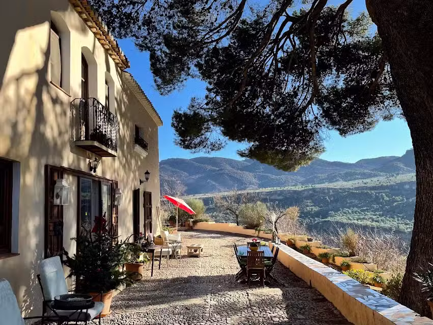 El PINO RETREAT – Superior Country Home with Hotel Services in Granada