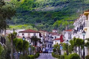 El Redoble, bar-restaurante y pensión.