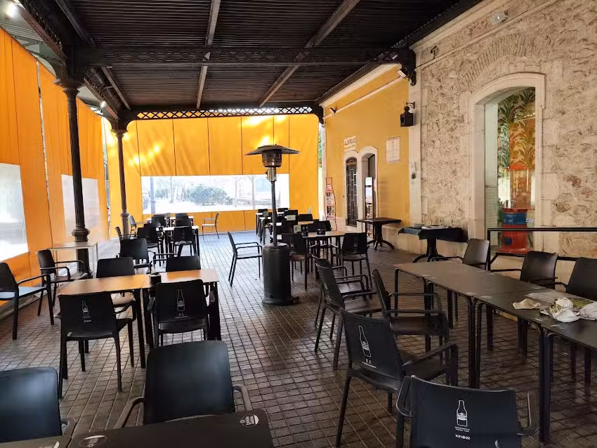 El Tren / Restaurante-Cafetería-Albergue