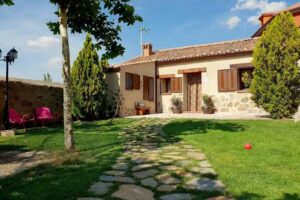 entreacebedas alojamientos con jardín, chimenea y barbacoa. Familias, amigos o grupos de trabajo. A 1 hora de Madrid.