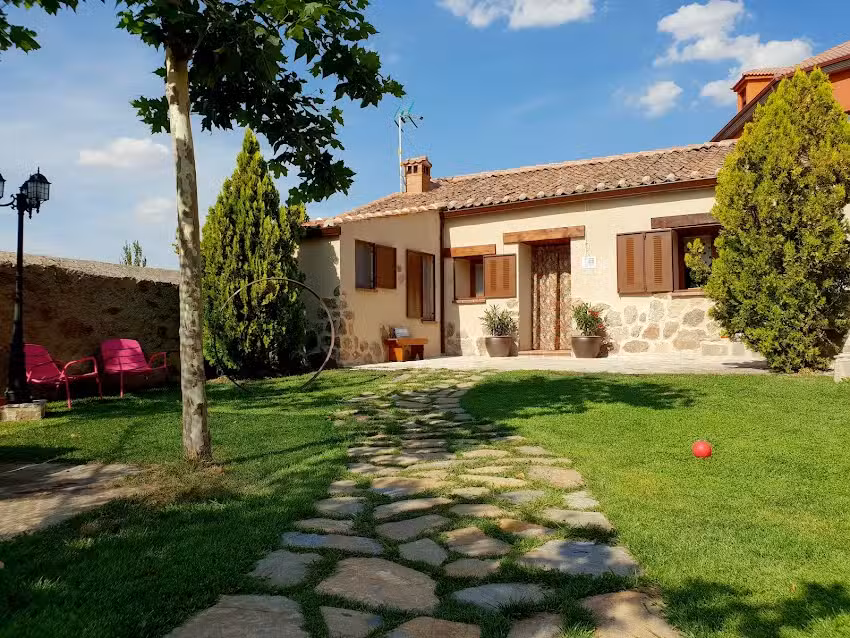 entreacebedas alojamientos con jardín, chimenea y barbacoa. Familias, amigos o grupos de trabajo. A 1 hora de Madrid.