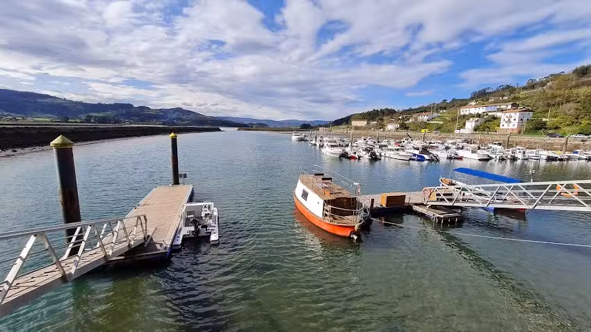 Estrella del Norte. Barco-Hotel