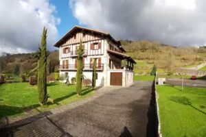 Garaiko etxea Erratzu