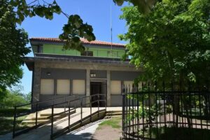 Gerra Zibileko Eibarko Frontearen Interpretazio Zentroa – Arrateko Aterpetxea – // Centro de Interpretación del Frente de la Guerra Civil de Eibar – Colonia de Arrate