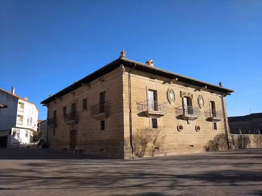 Hacienda De Pobes S L