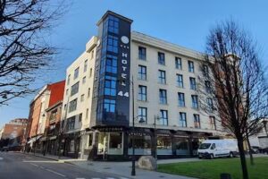 Hotel 44