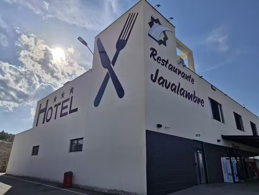 HOTEL CAFETERIA RESTAURANTE JAVALAMBRE – BOCADILLOS Y PLATOS COMBINADOS