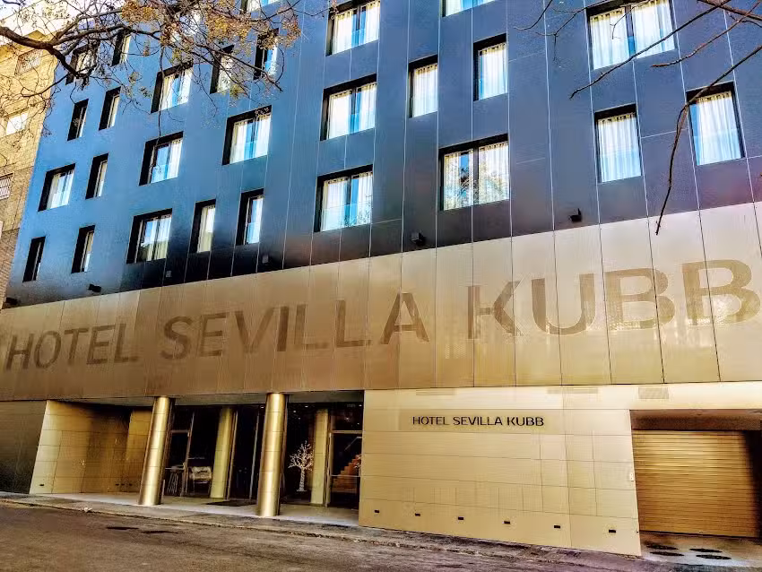 Hotel Macià Sevilla Kubb