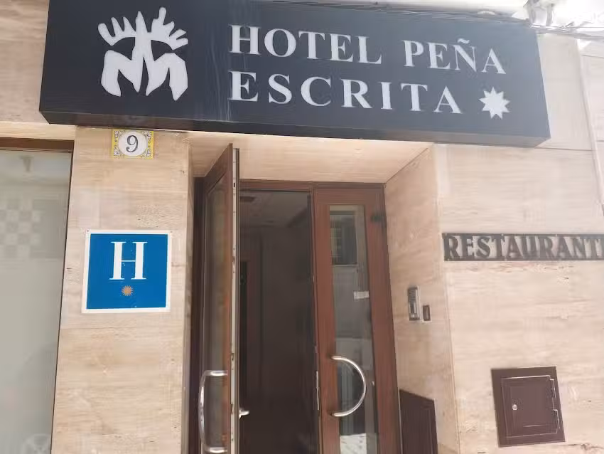 Hotel Peña Escrita