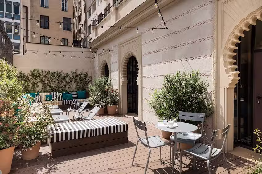 Hotel Praktik Èssens