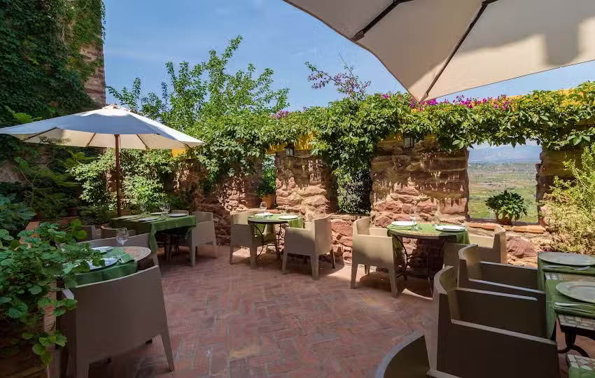 Hotel / Restaurante El Jardin Vertical