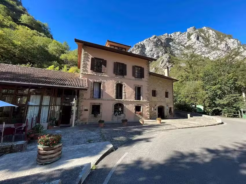 Hotel Restaurante La Casona de Mestas