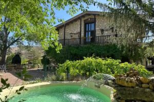 Hotel Rural Apartamentos Los Quiñones.