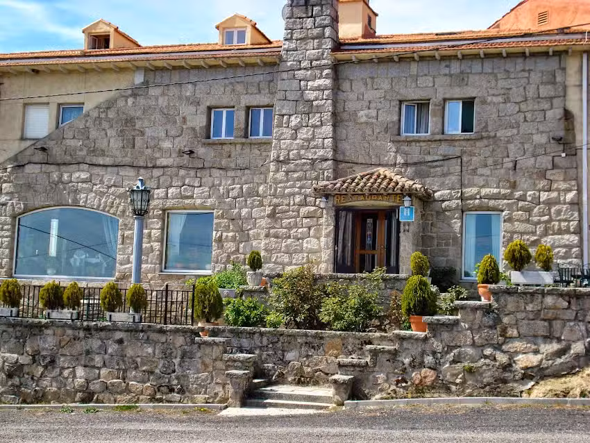 Hotel Sierra Oriente (hotel de 2 hojas de roble)