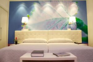 Hotel Villa Sonsierra – Horario atención telefónica de 9:00 a 21:00h.