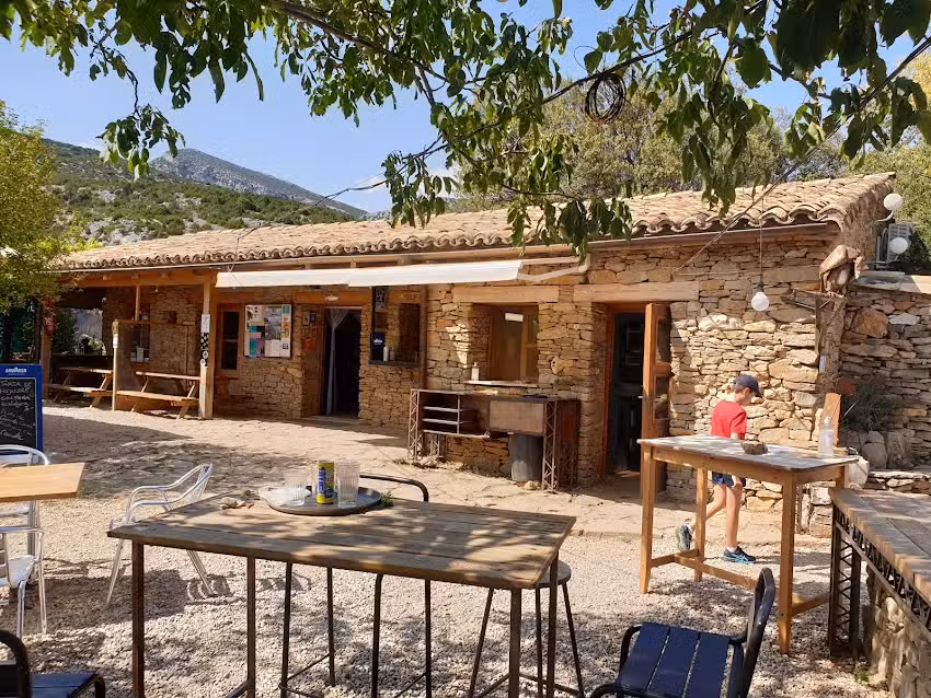 Kalandraka – Restaurante y Alojamiento