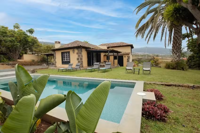 La Casita (alquiler vacacional con piscina/jacuzzi)