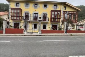 LA CASONA DE OTAÑES Rooms and apartments