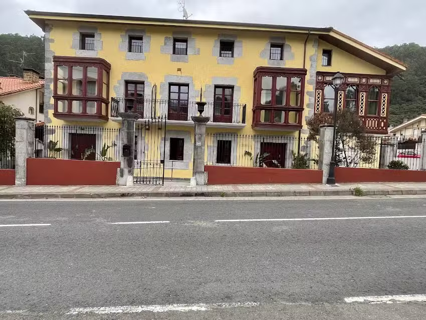 LA CASONA DE OTAÑES Rooms and apartments