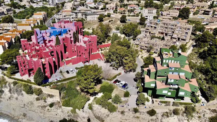La Muralla Roja Loft