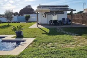 Las Casitas de la Barrosa con jardín y piscina privada