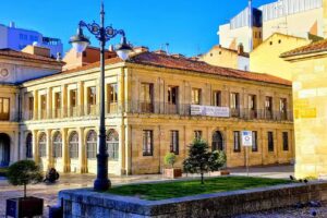 LEóN SUITE Urban Studios