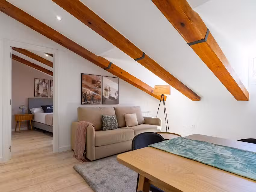 Limehome Madrid C. del Ave María