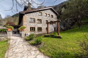 Logis Hotel – Restaurante La Casa de Juansabeli