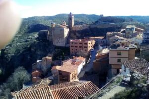 Los Centenares – Restaurante, Hotel Rural y Albergue (978 783 504)