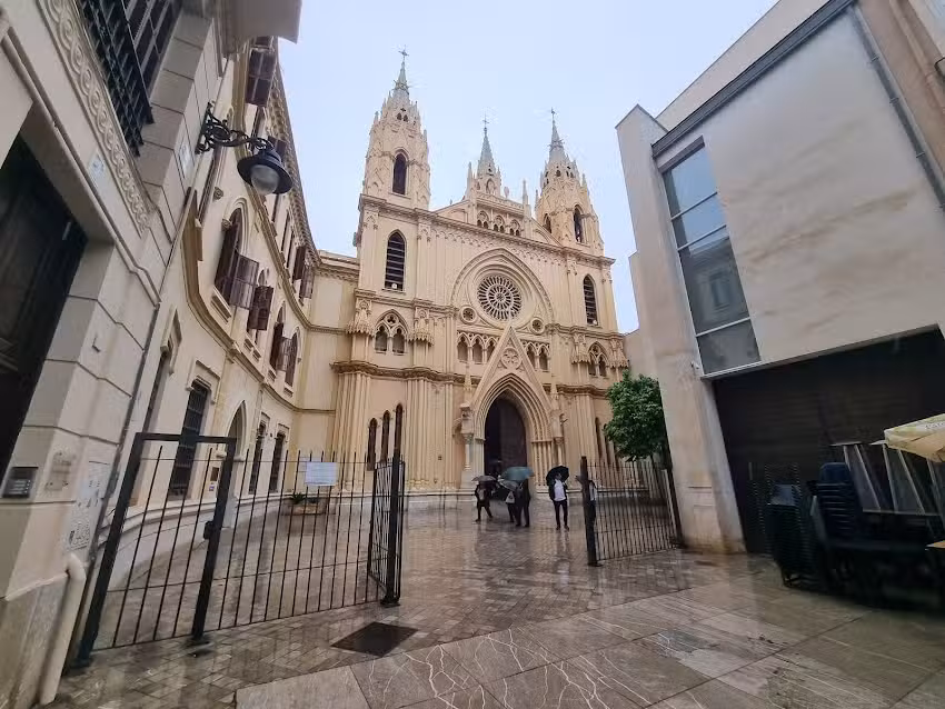 Malaga cerca de el centro Histórico Tren y Autobus