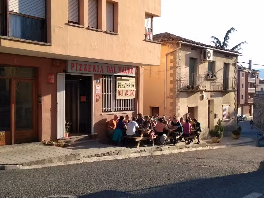 Modern ristorante pizzeria hotel rural