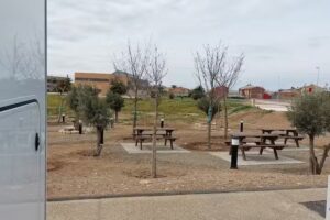 Parking caravanas fustiñana