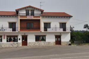 PENSIÓN Oyambre y Apartamentos El Peral